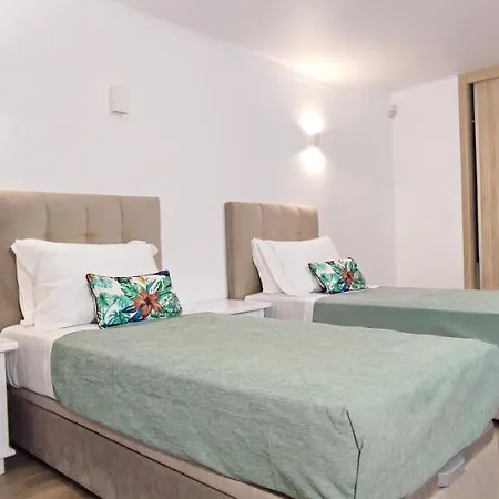 6 Bedroom Private Tenazinha I, With Private Pool Вілла Албуфейра