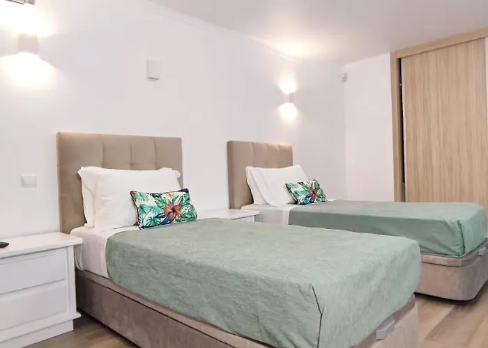 6 Bedroom Private Tenazinha I, With Private Pool فيلة البوفيرا